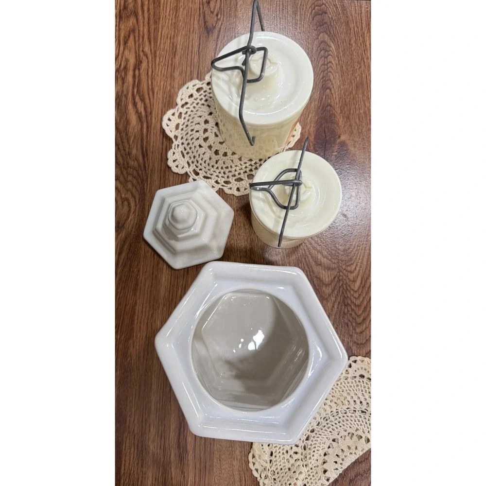 Avon ***doilies not